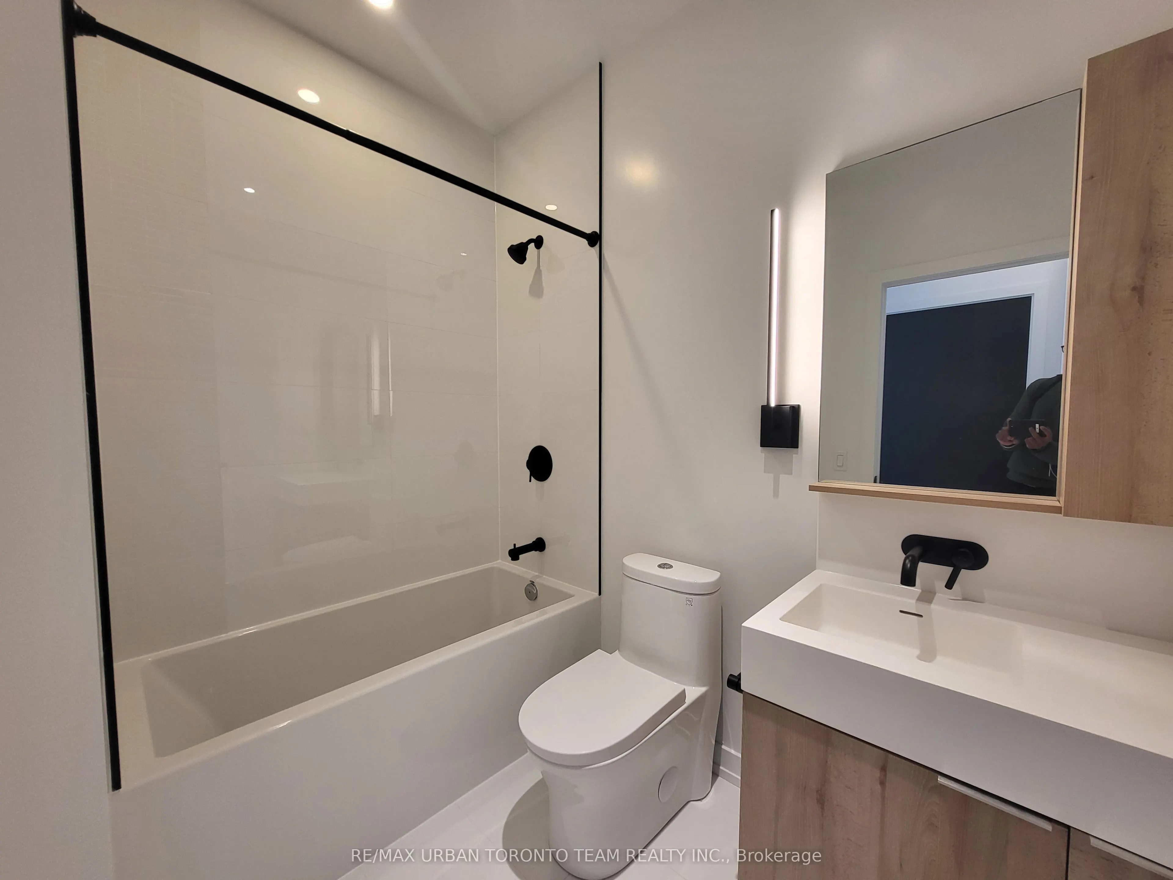117 Broadway Avenue #UPH-01 (3901)