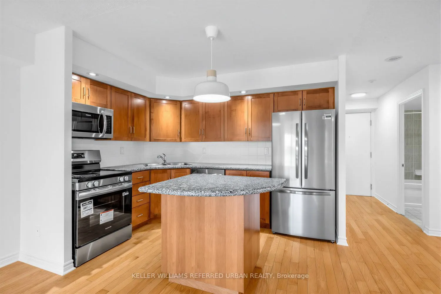 250 Wellington Street W #1436