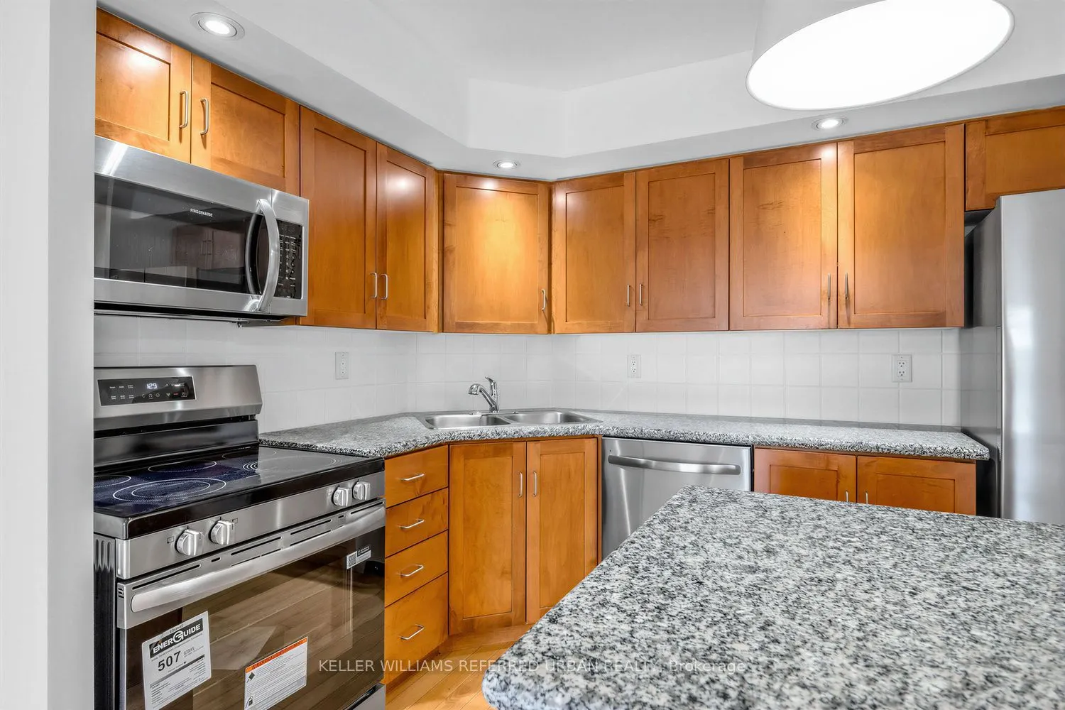 250 Wellington Street W #1436