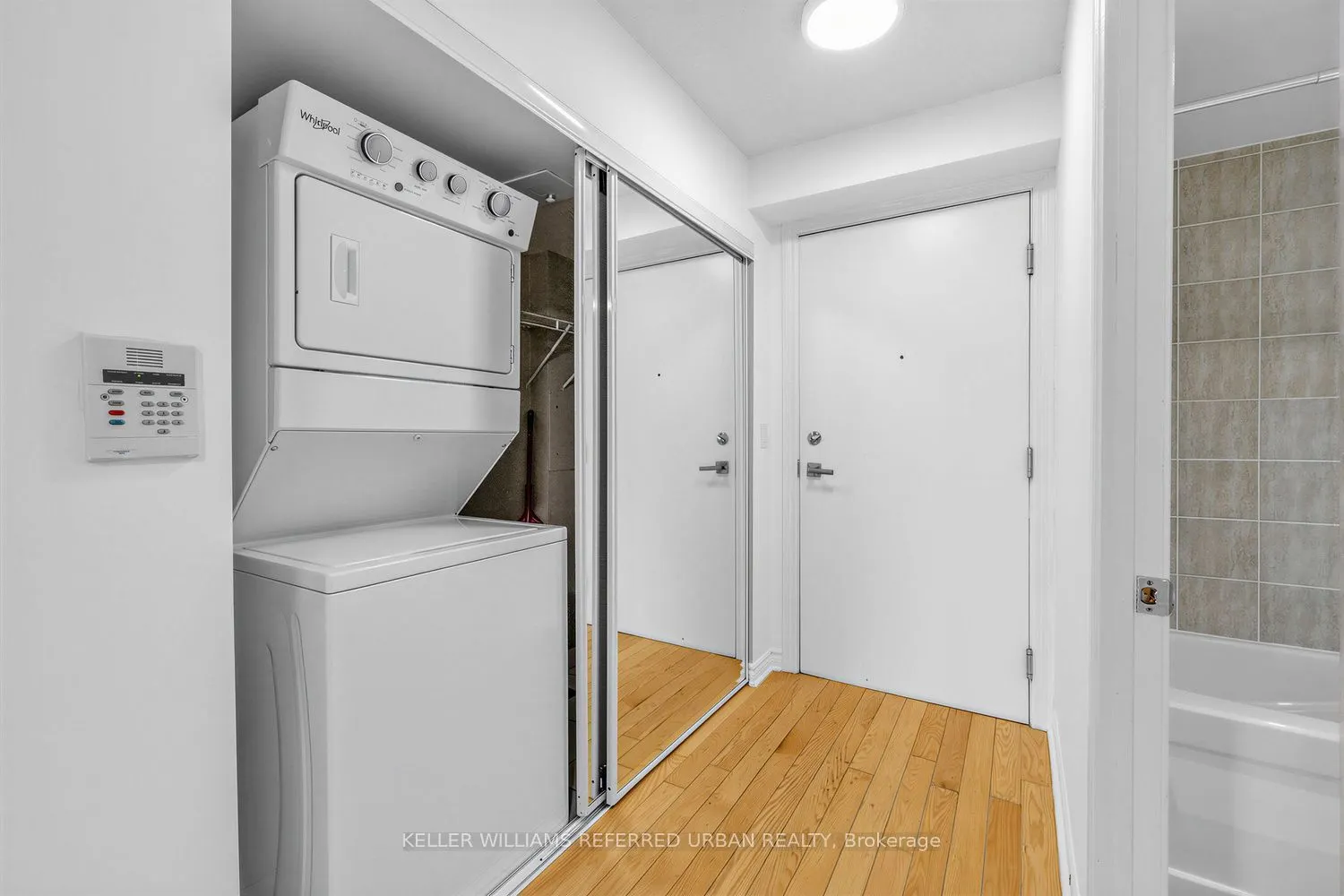 250 Wellington Street W #1436