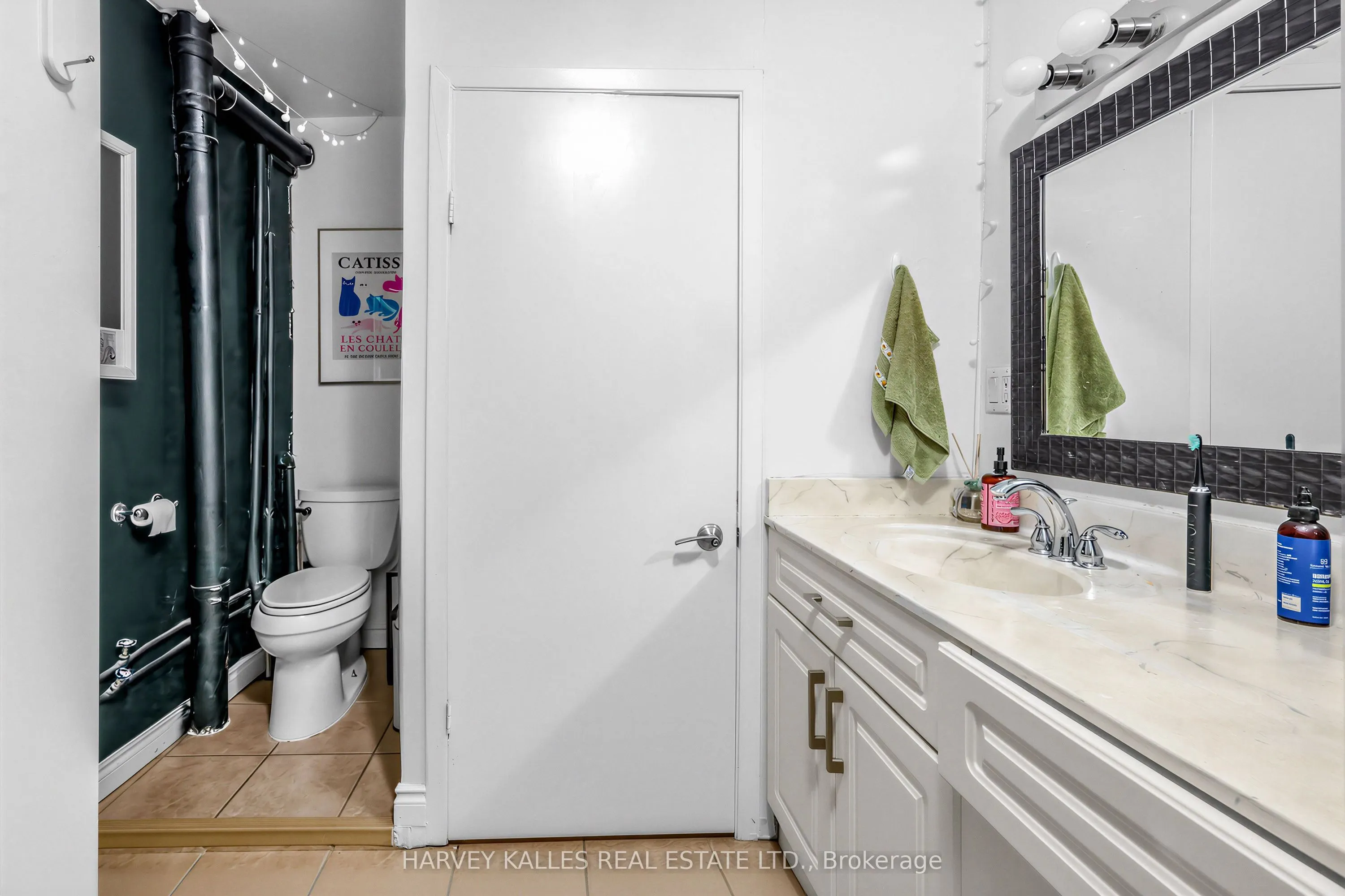 506 Adelaide Street W