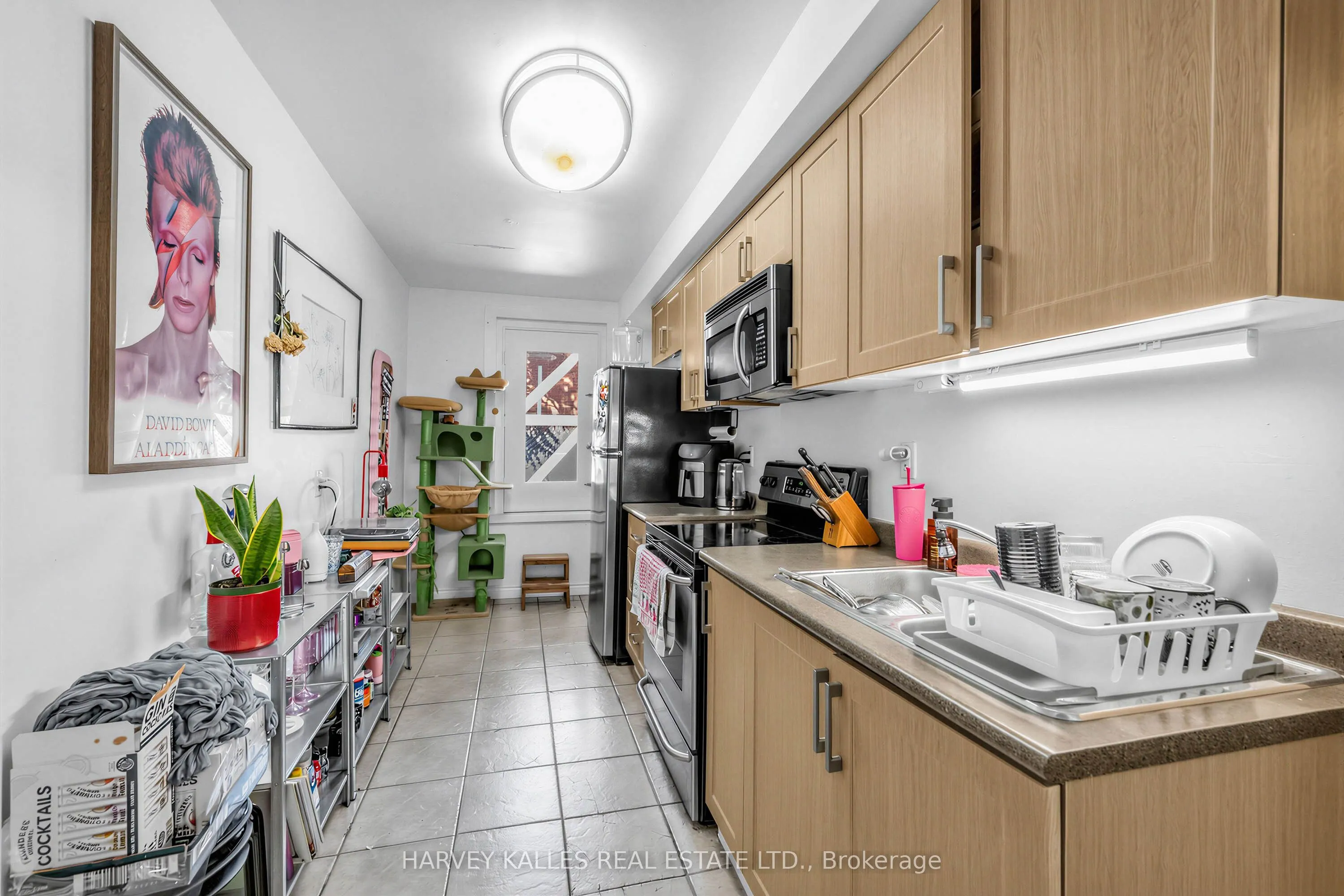 506 Adelaide Street W