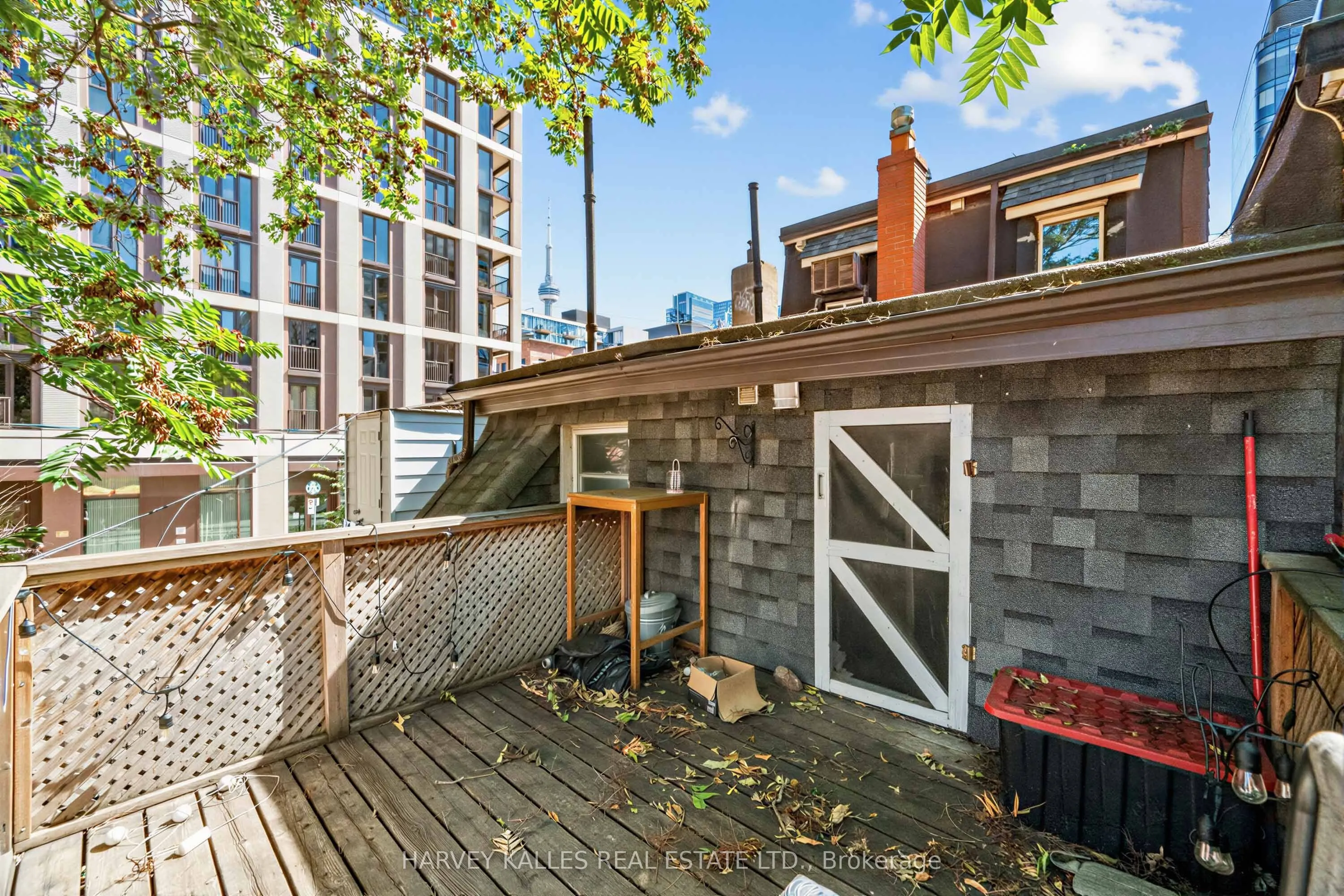 506 Adelaide Street W