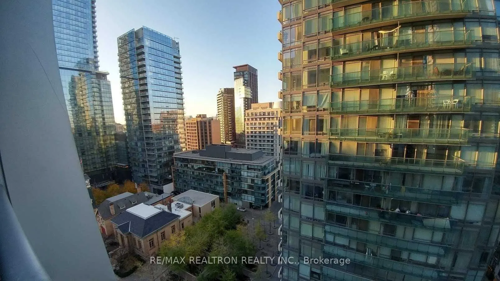 1 Yorkville Avenue #1207