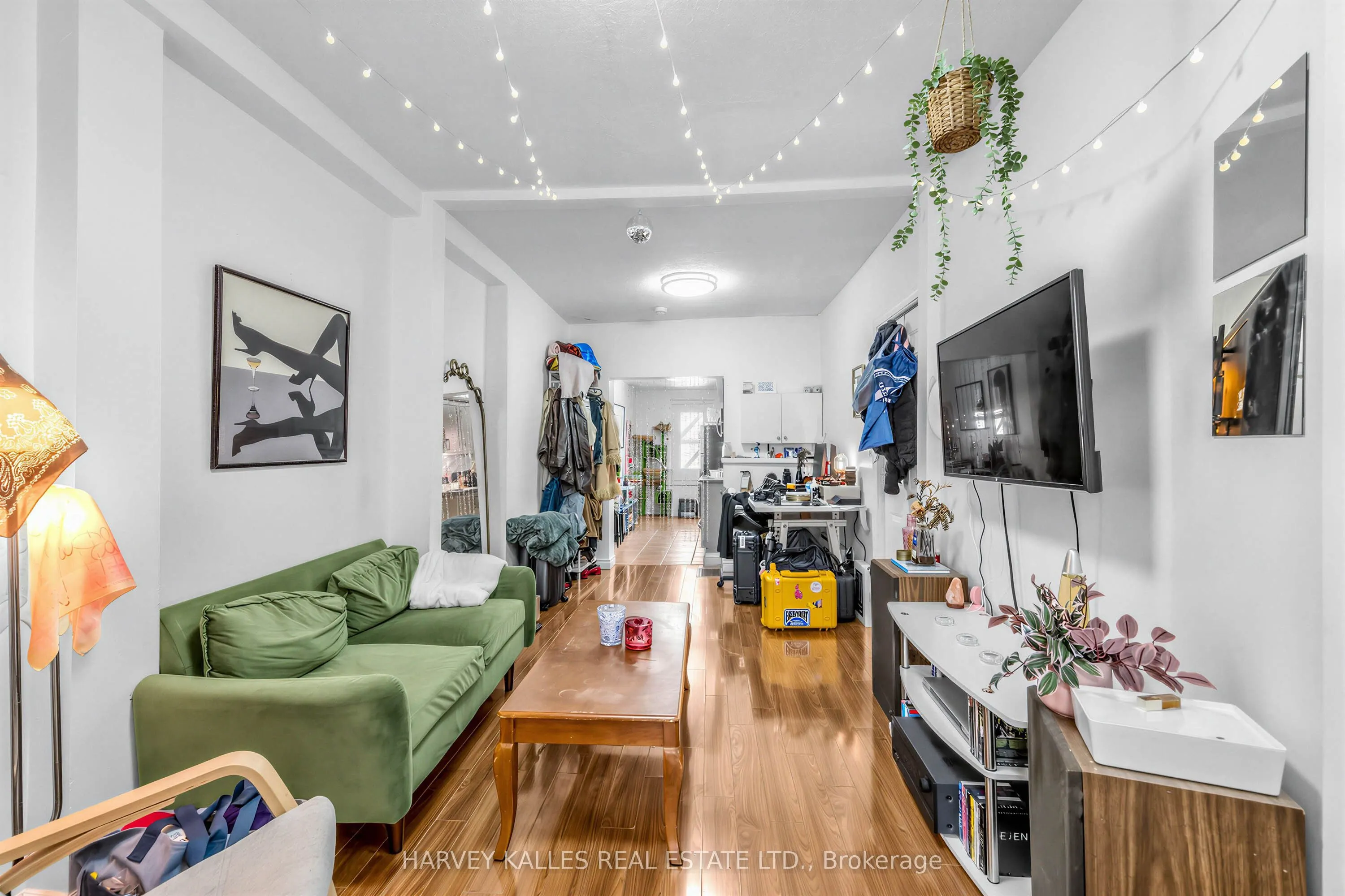 506 Adelaide Street W