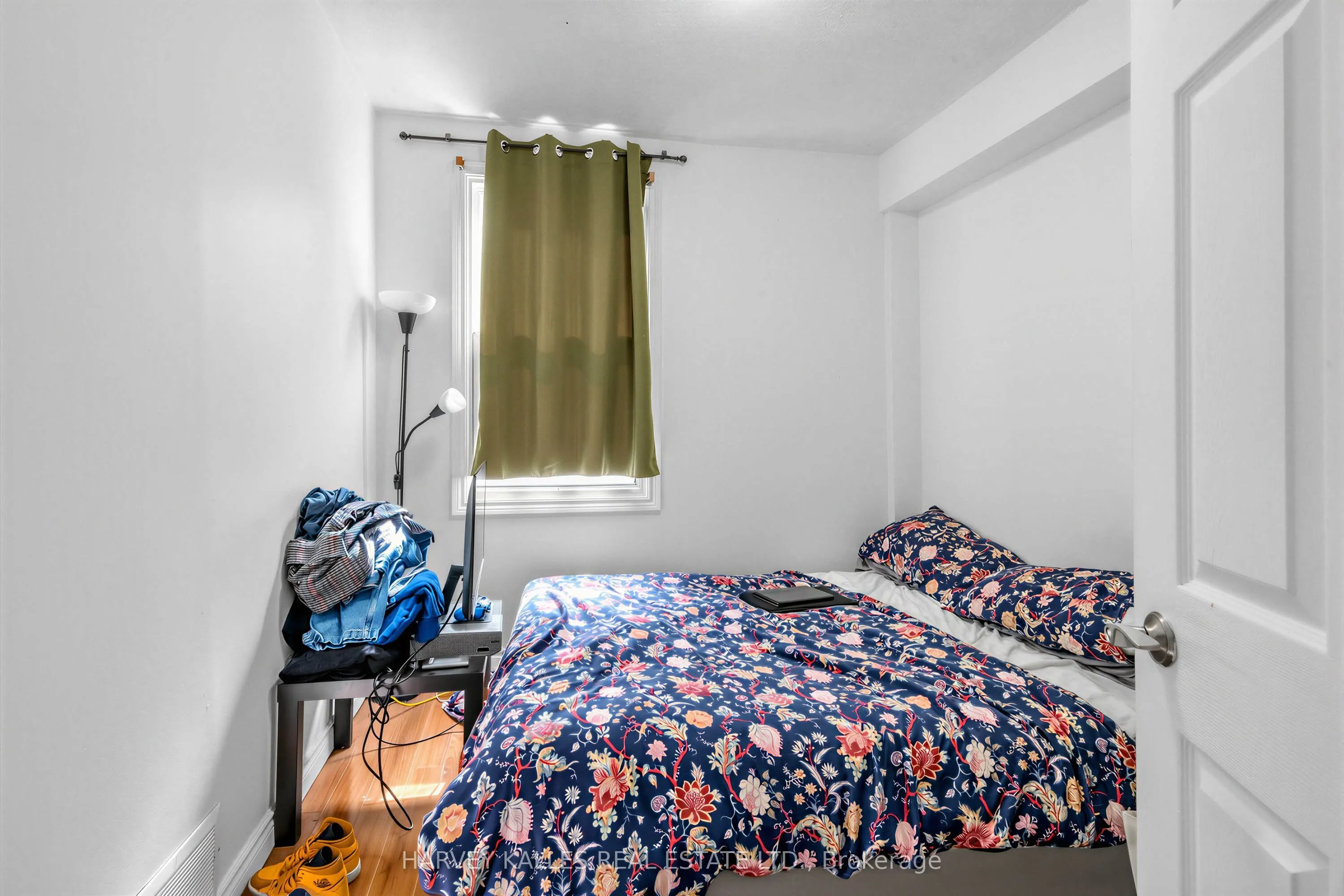 506 Adelaide Street W
