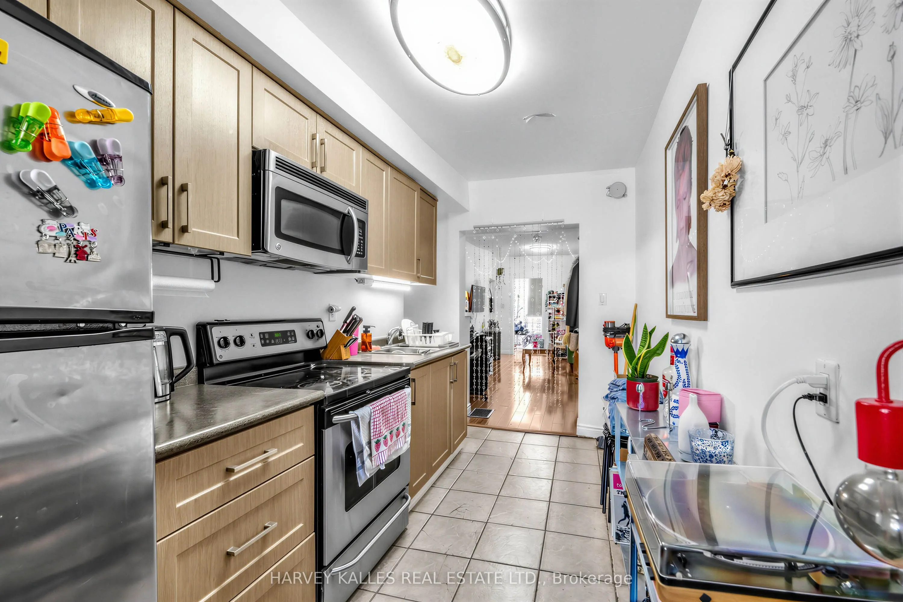 506 Adelaide Street W