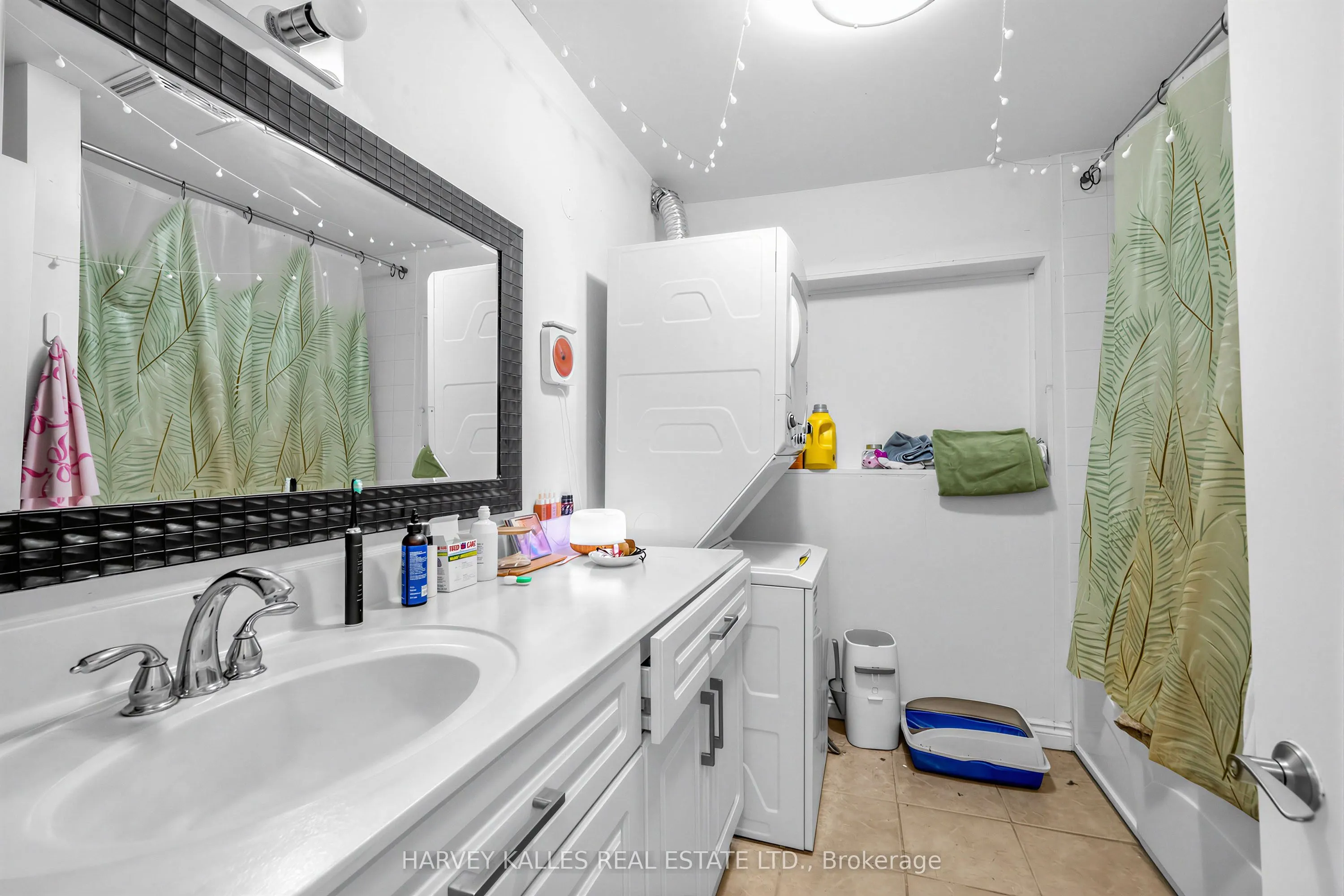 506 Adelaide Street W