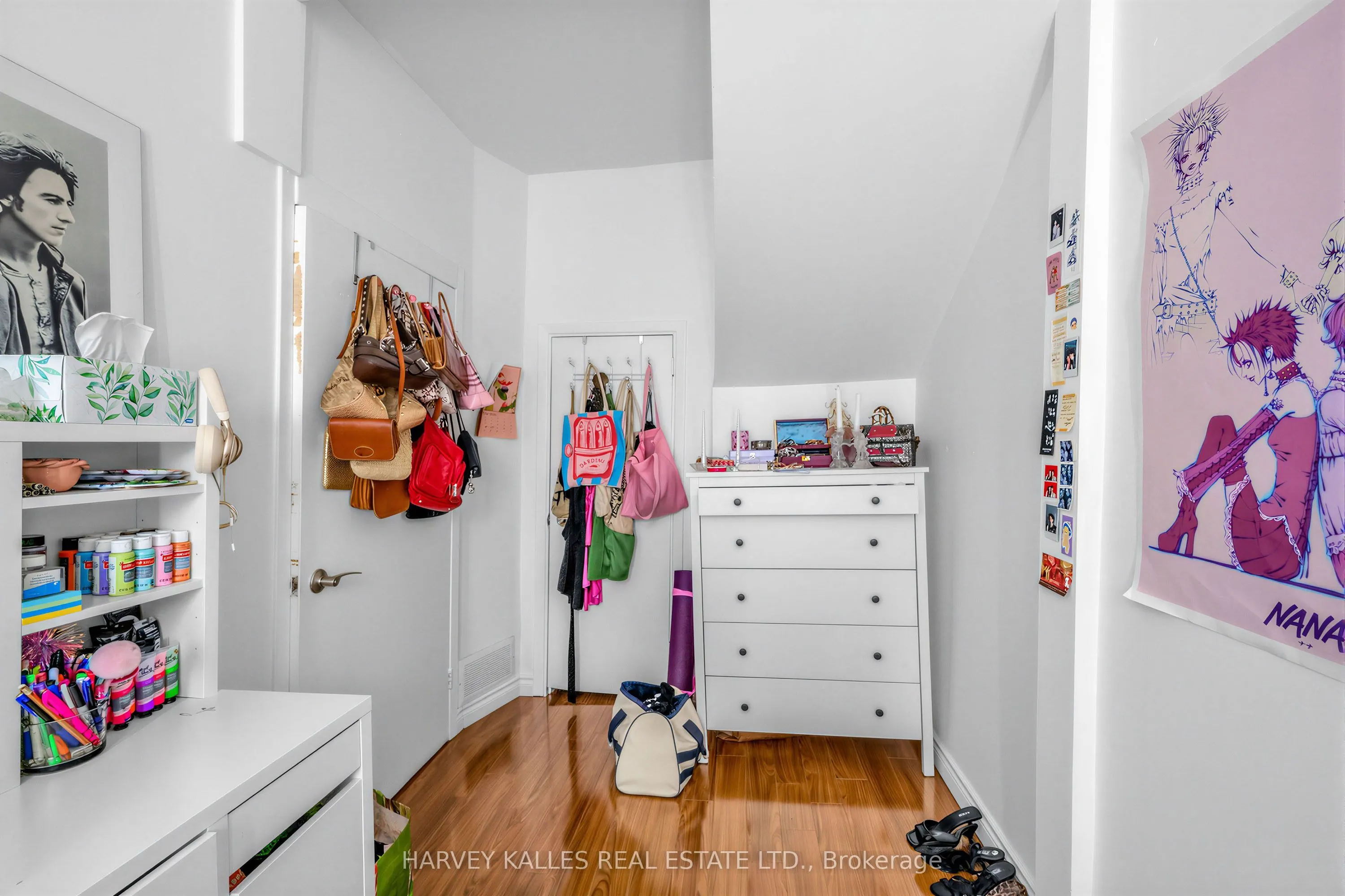506 Adelaide Street W