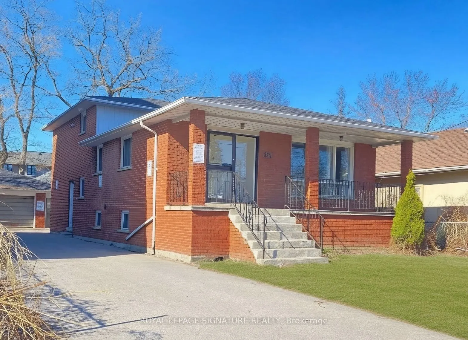 290 Sheppard Avenue W