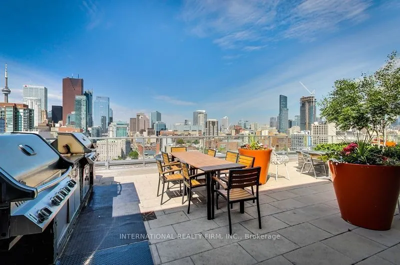 320 Richmond Street E #809
