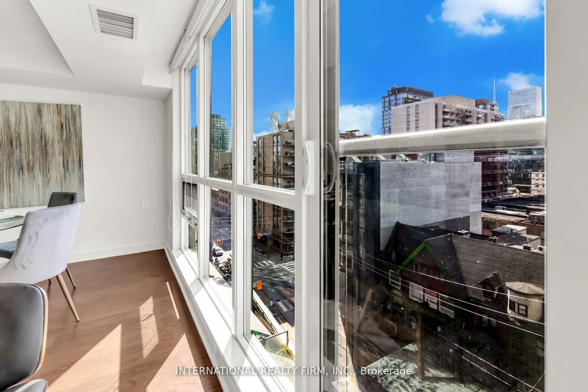320 Richmond Street E #809