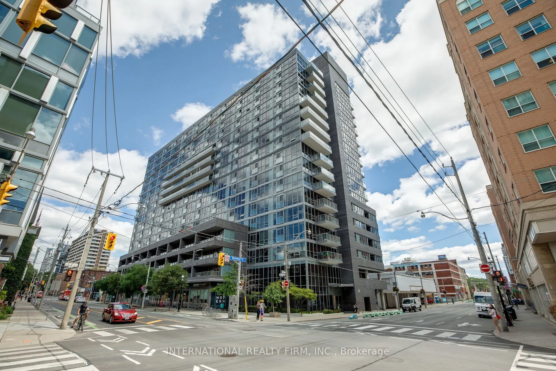 320 Richmond Street E #809