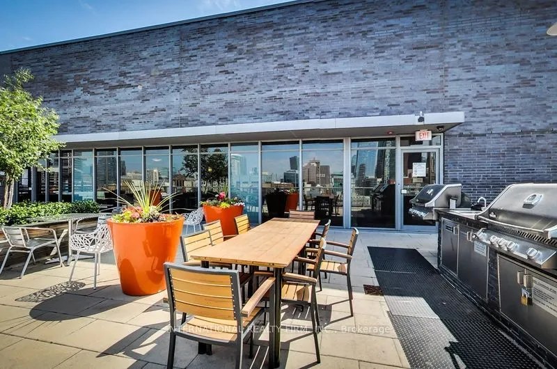 320 Richmond Street E #809