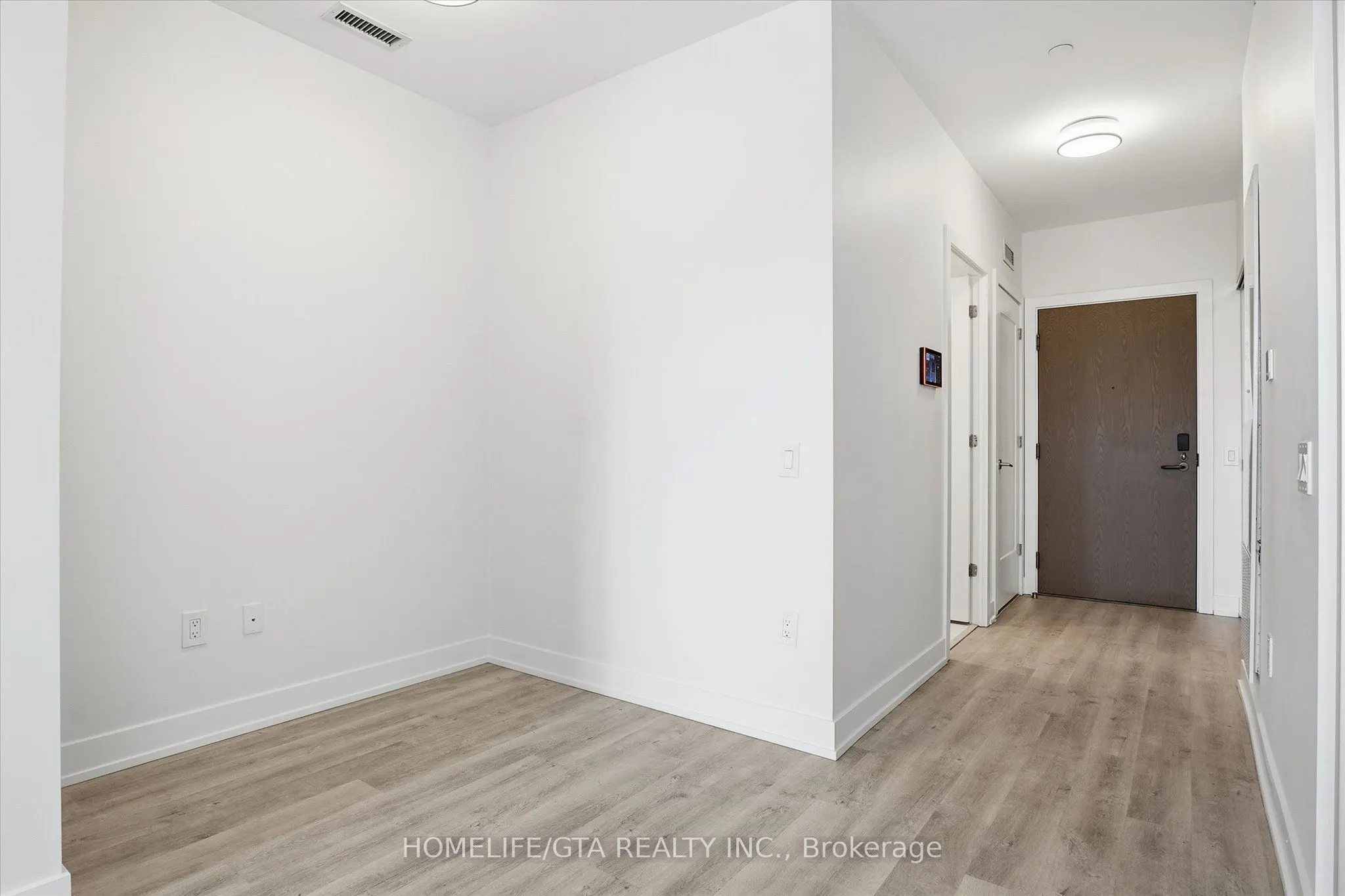 30 Inn On The Park Drive #206