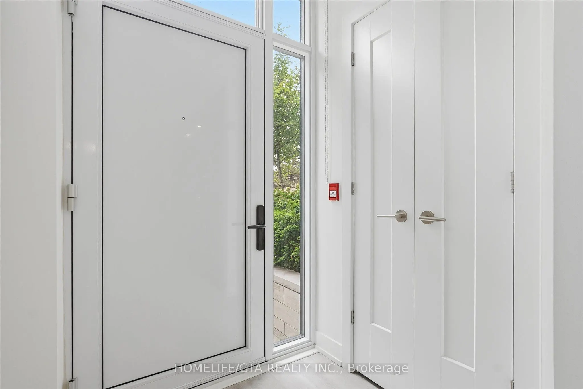30 Inn On The Park Drive #206