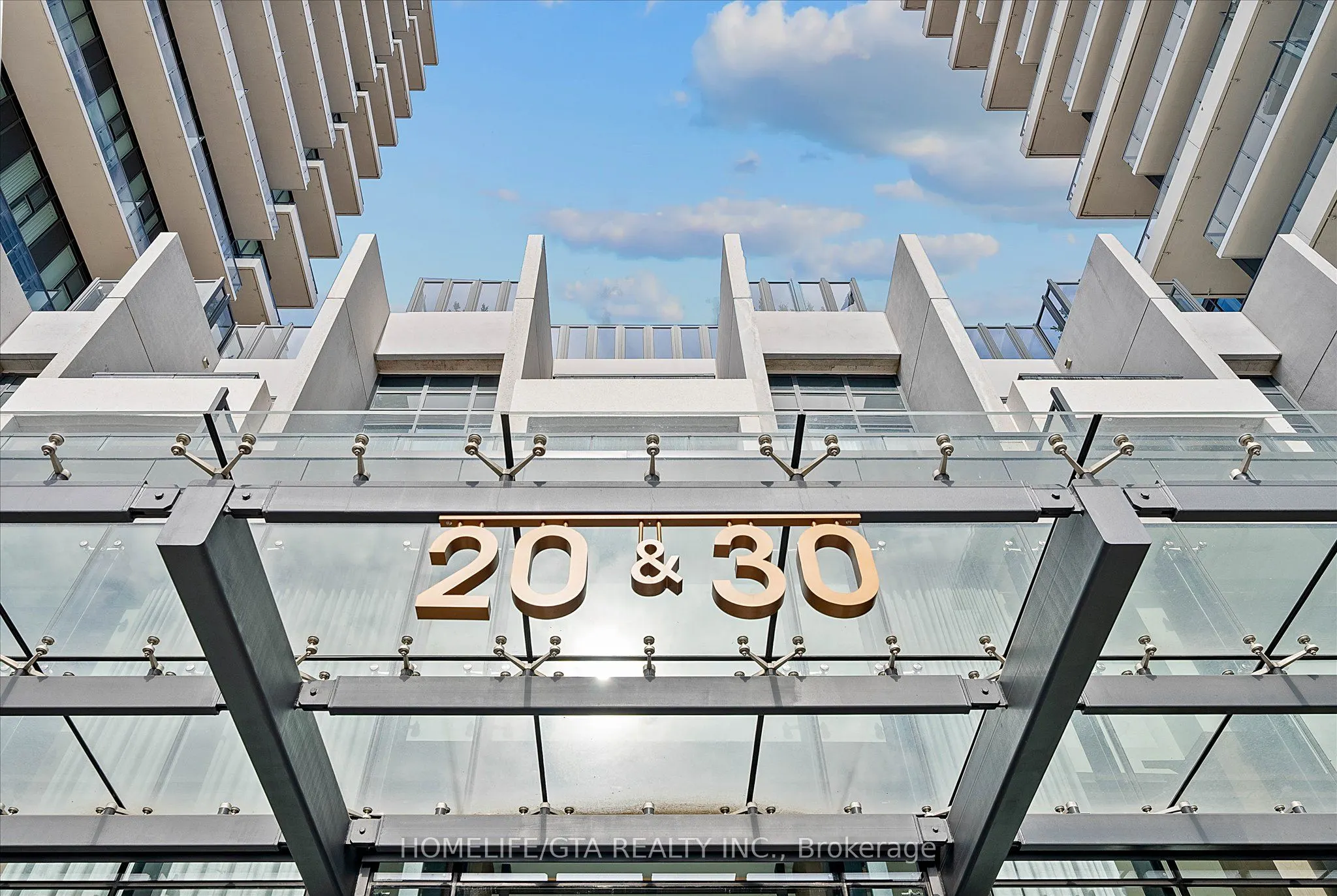 30 Inn On The Park Drive #206