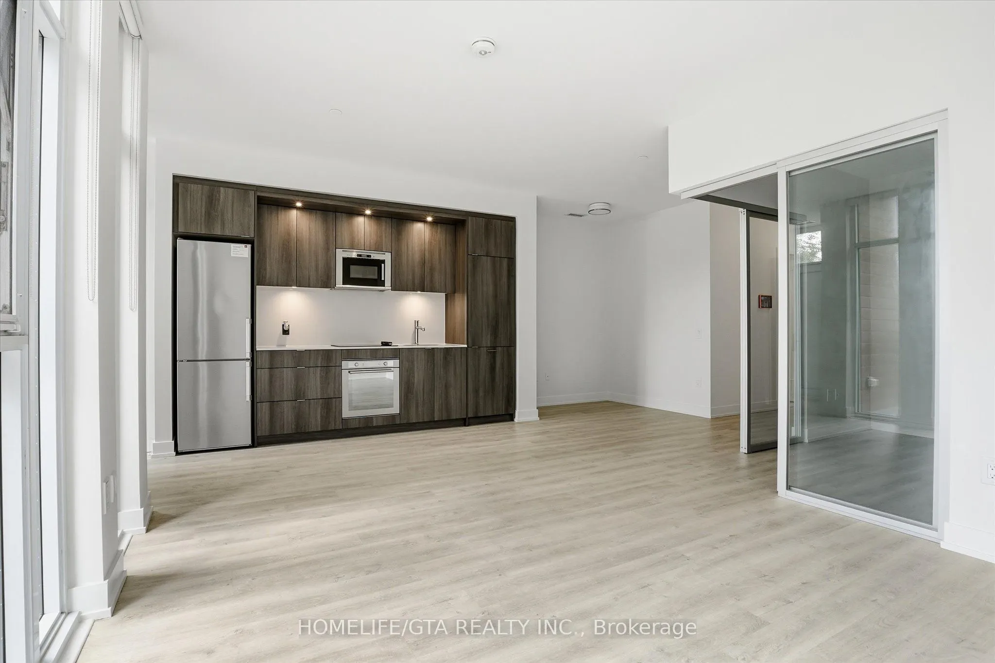 30 Inn On The Park Drive #206