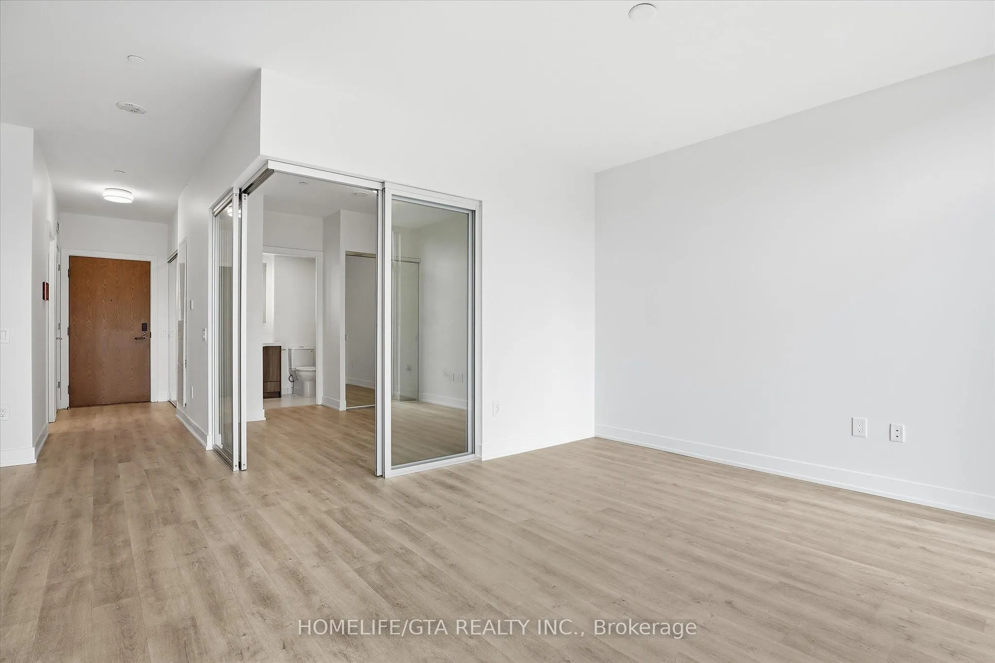 30 Inn On The Park Drive #206
