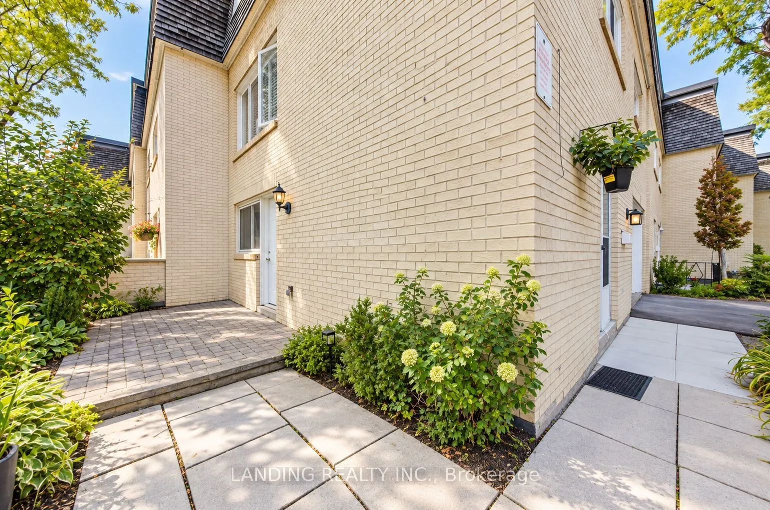 105 Courville Coachway #N/A