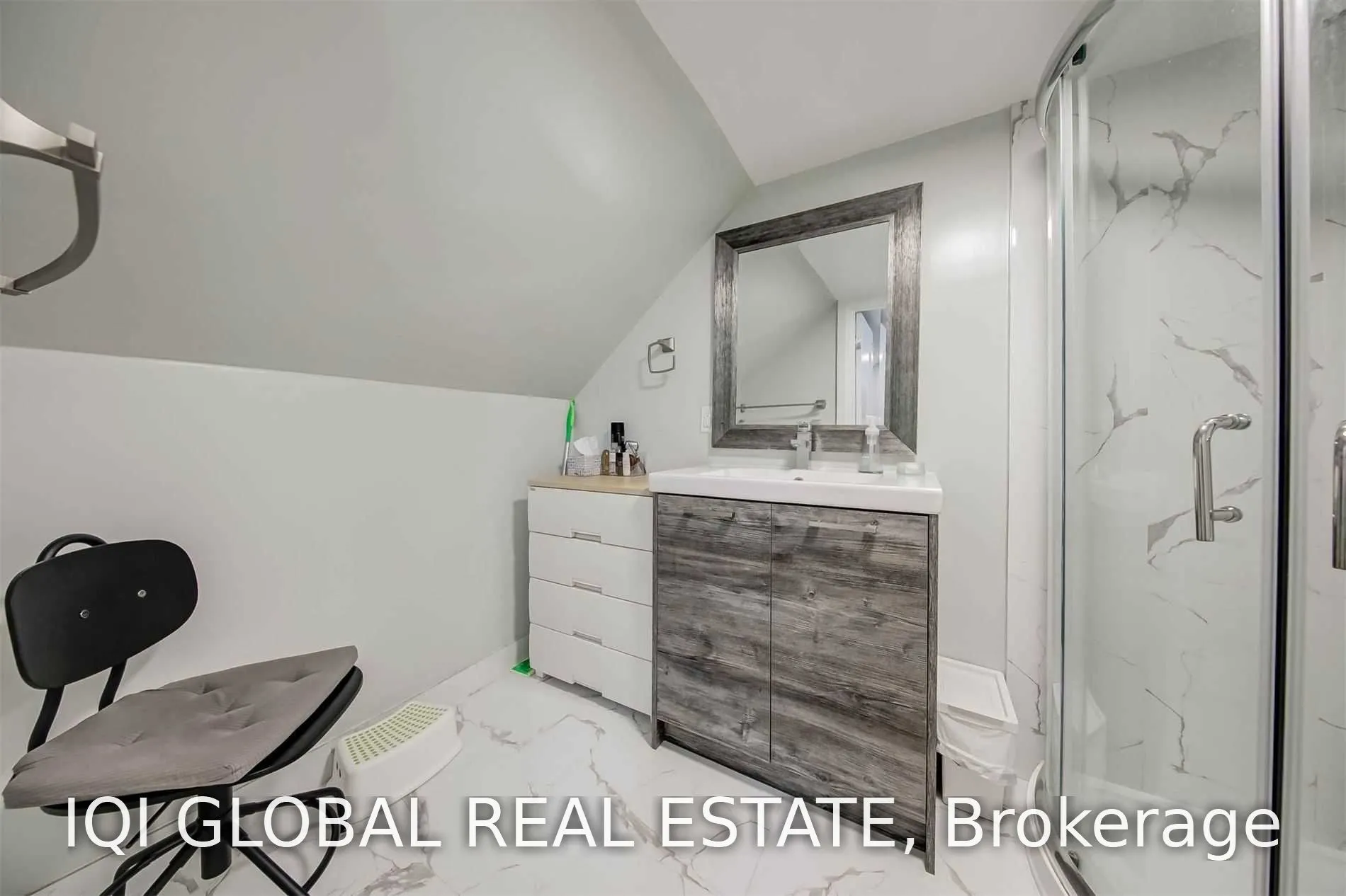 142 Grace Street #2nd Floor Unit