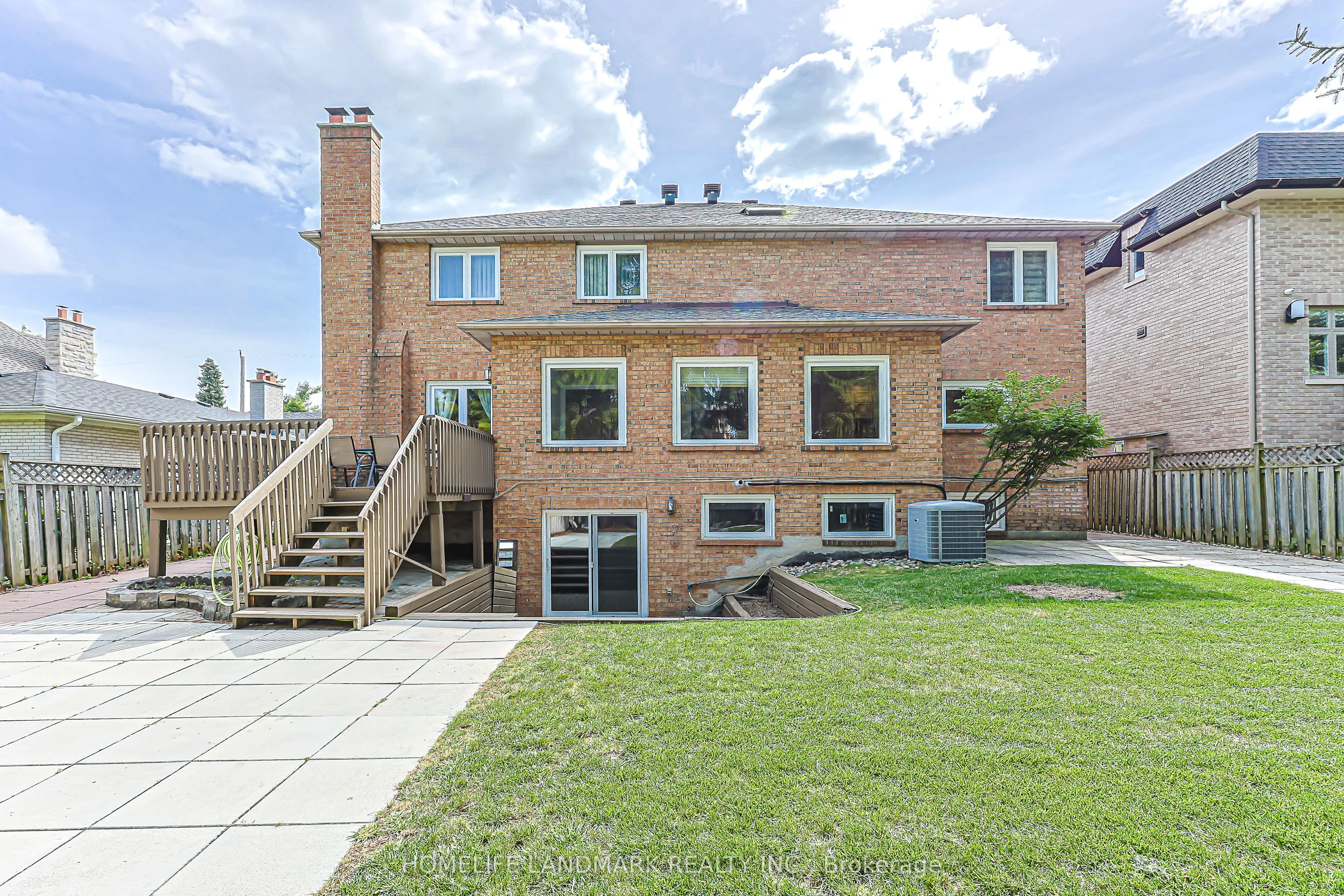 252 Dunview Avenue N