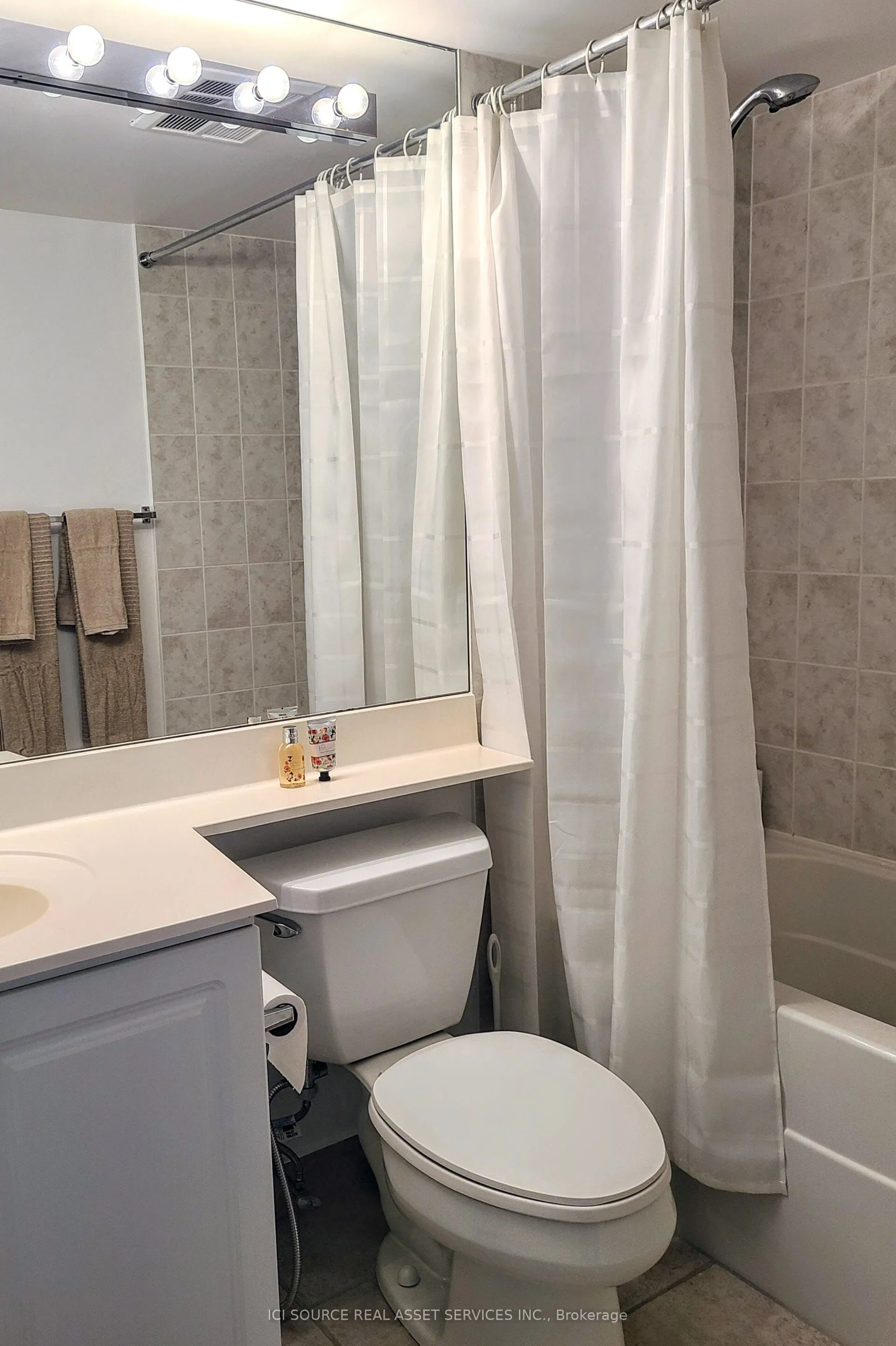 219 Fort York Boulevard #611