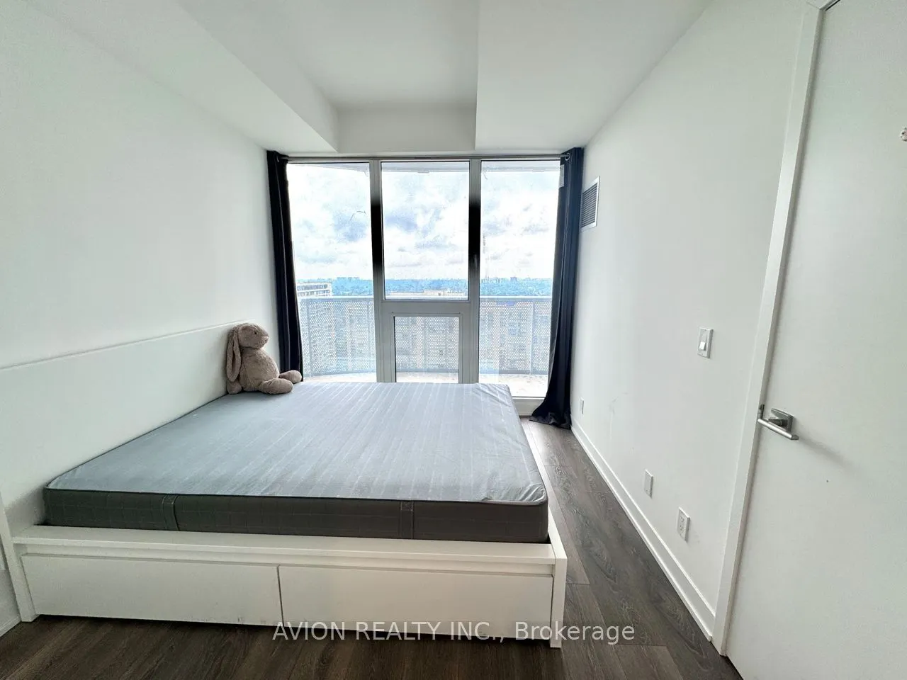 15 Holmes Avenue #1903