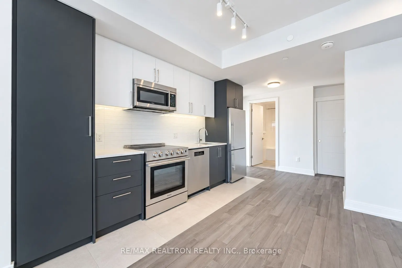 2525 Bathurst Street #904