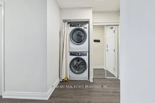 245 Davisville Avenue #613