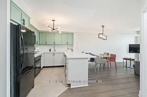 245 Davisville Avenue #613