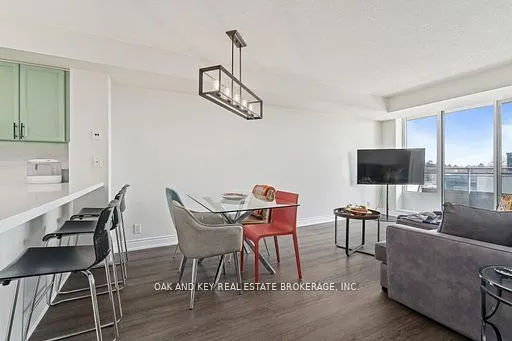 245 Davisville Avenue #613