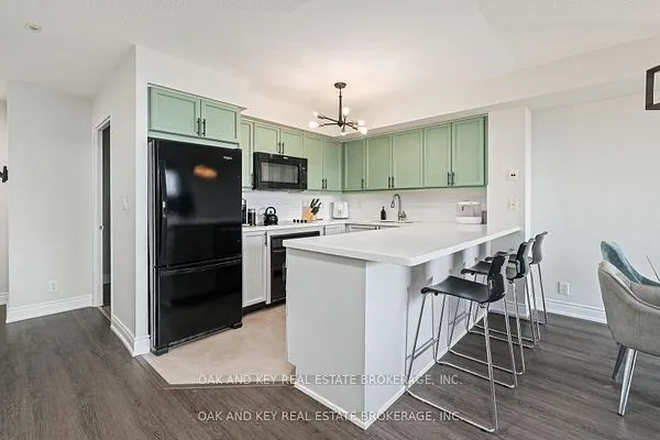 245 Davisville Avenue #613