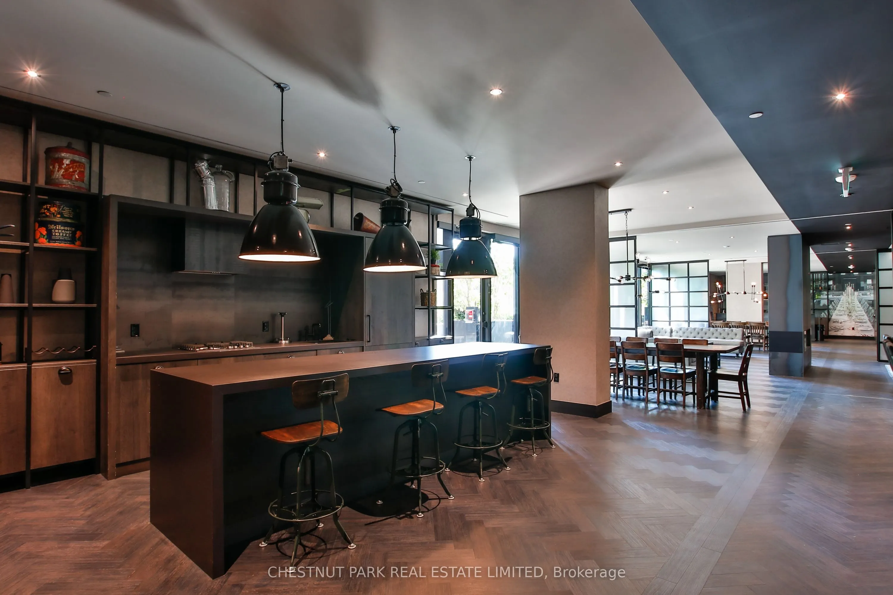505 Richmond Street W #424