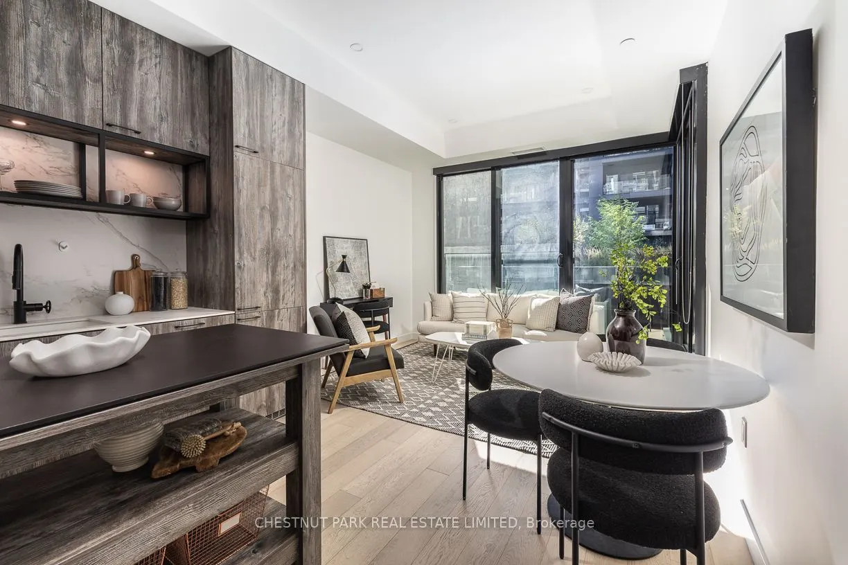 505 Richmond Street W #424