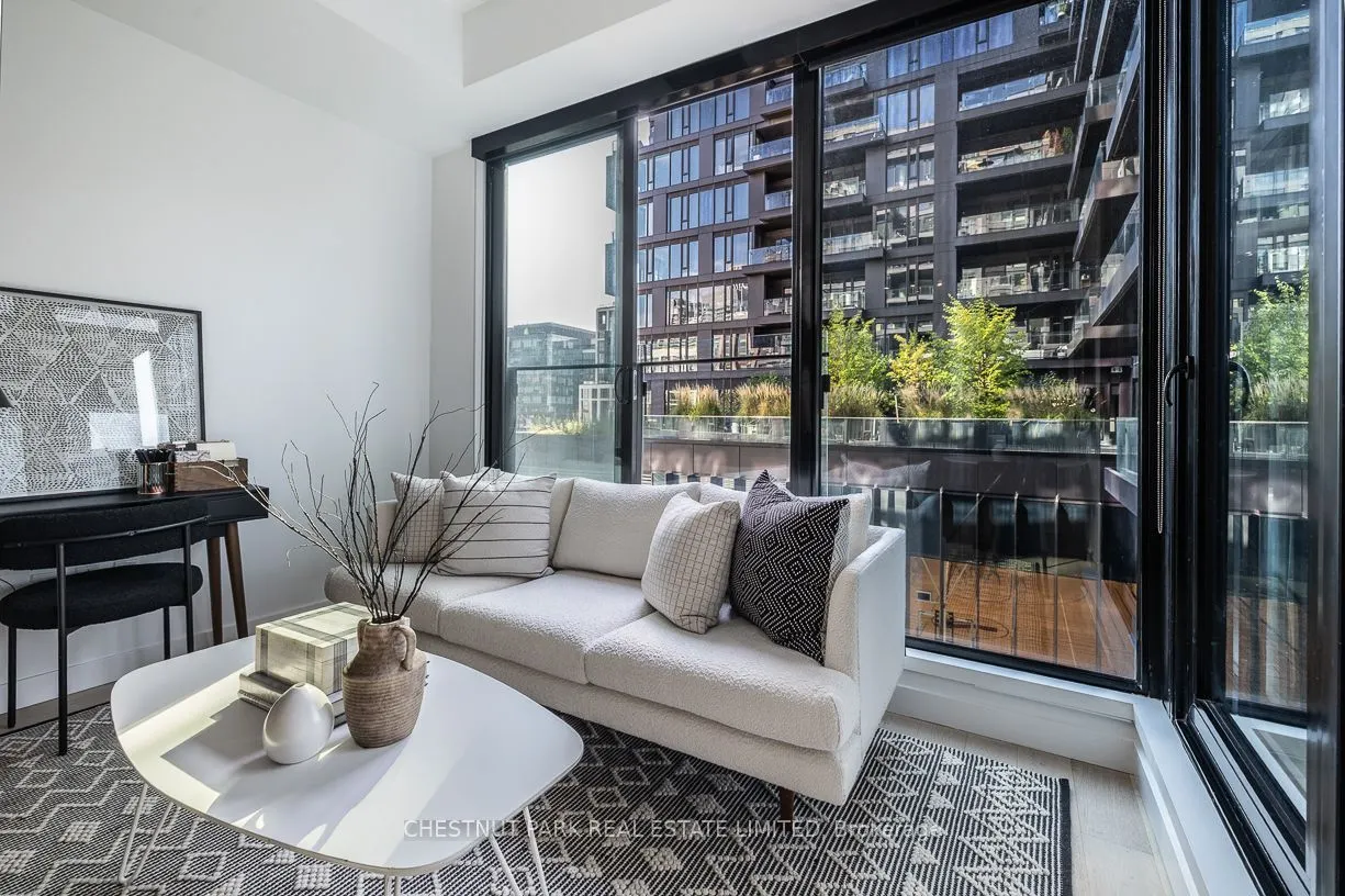 505 Richmond Street W #424