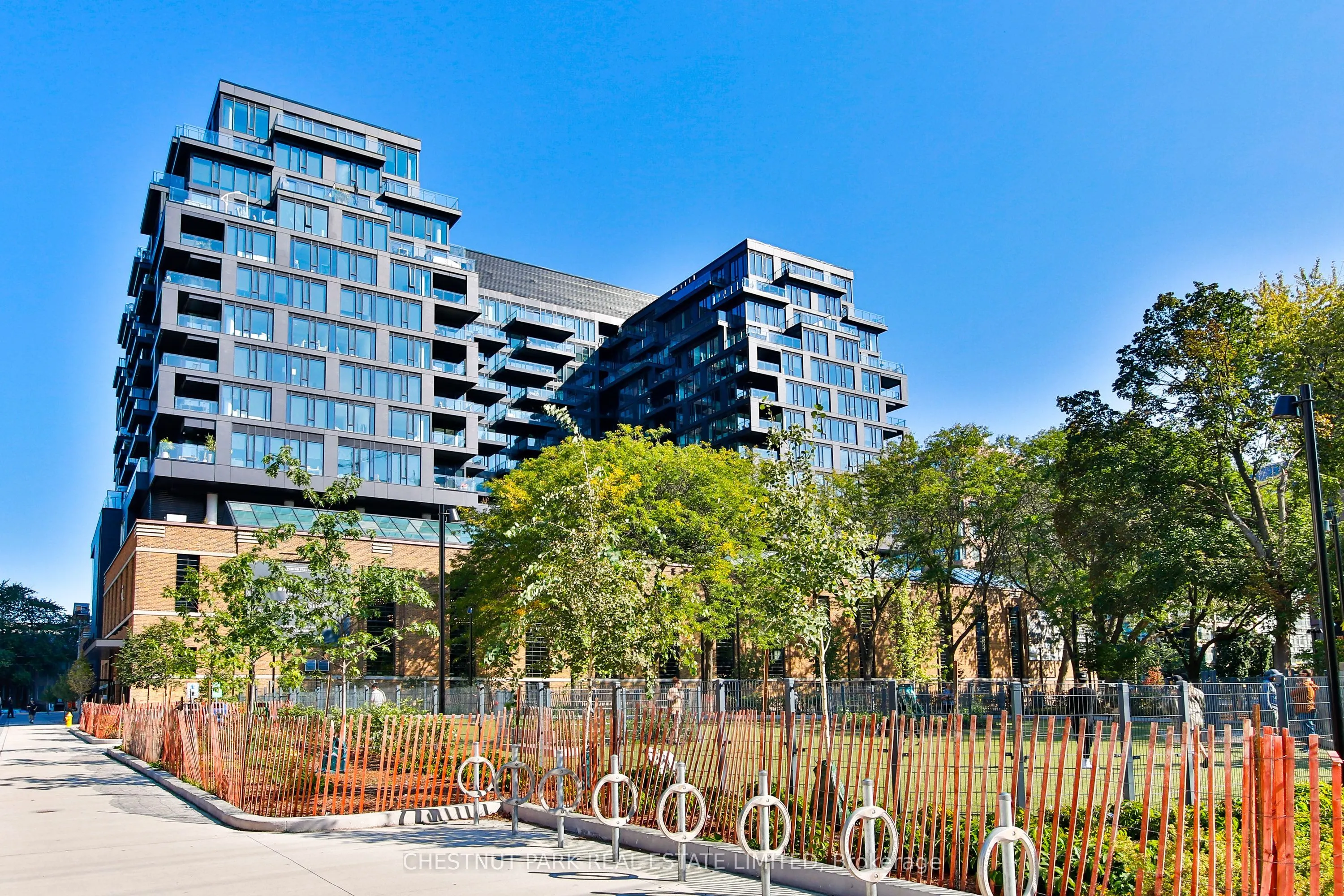 505 Richmond Street W #424