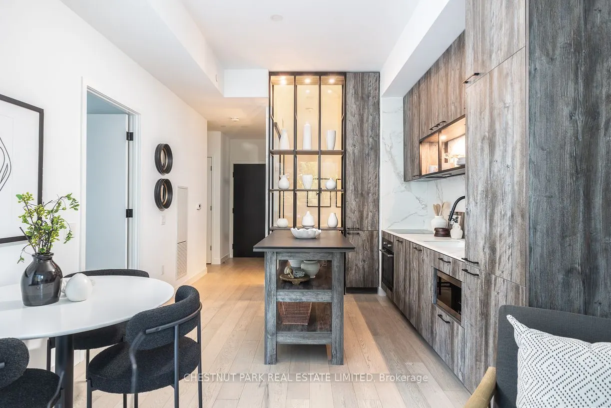 505 Richmond Street W #424