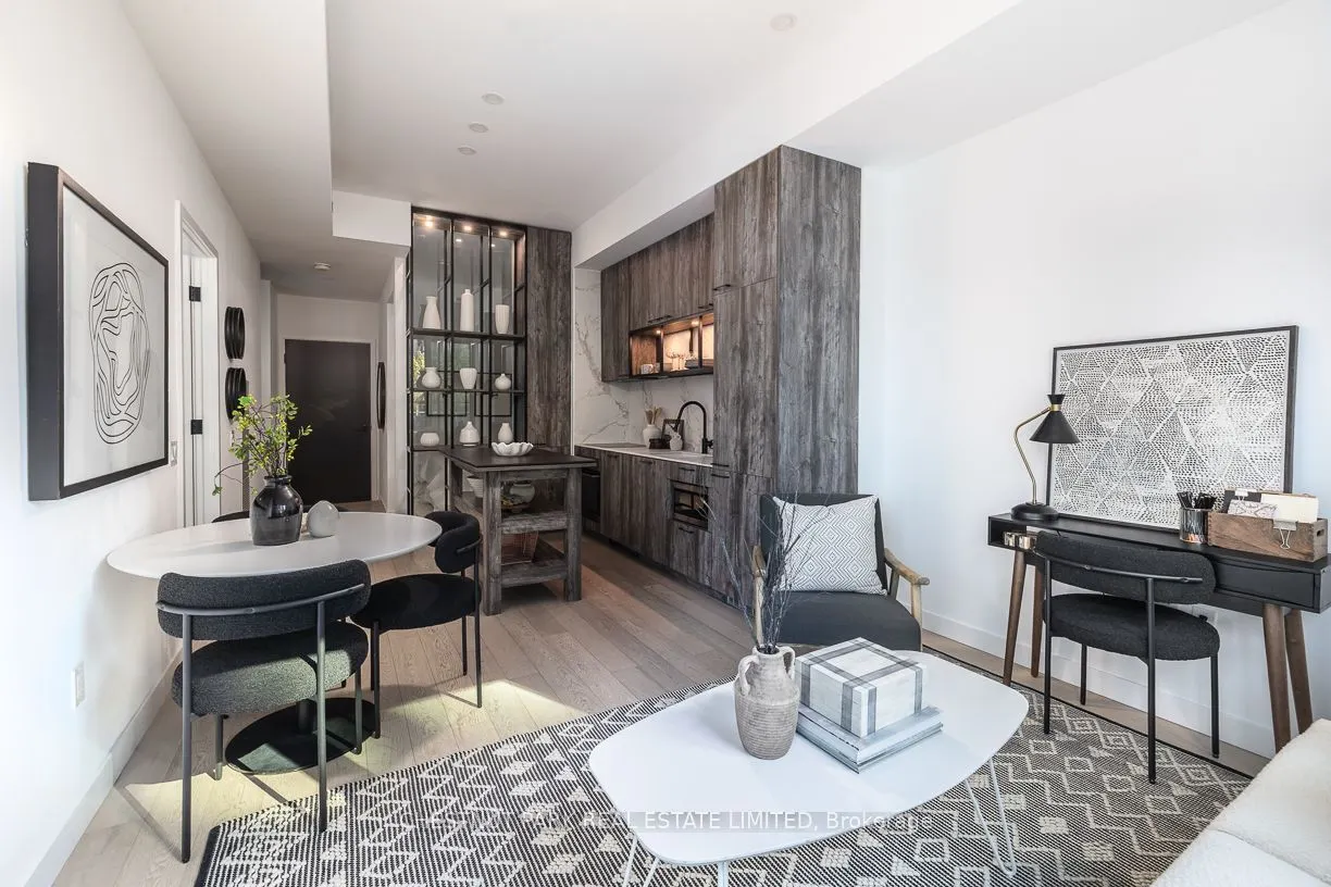 505 Richmond Street W #424