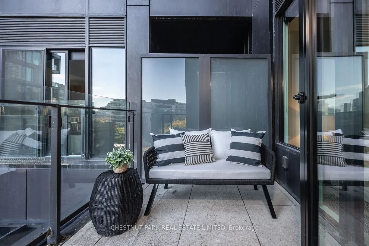 505 Richmond Street W #424