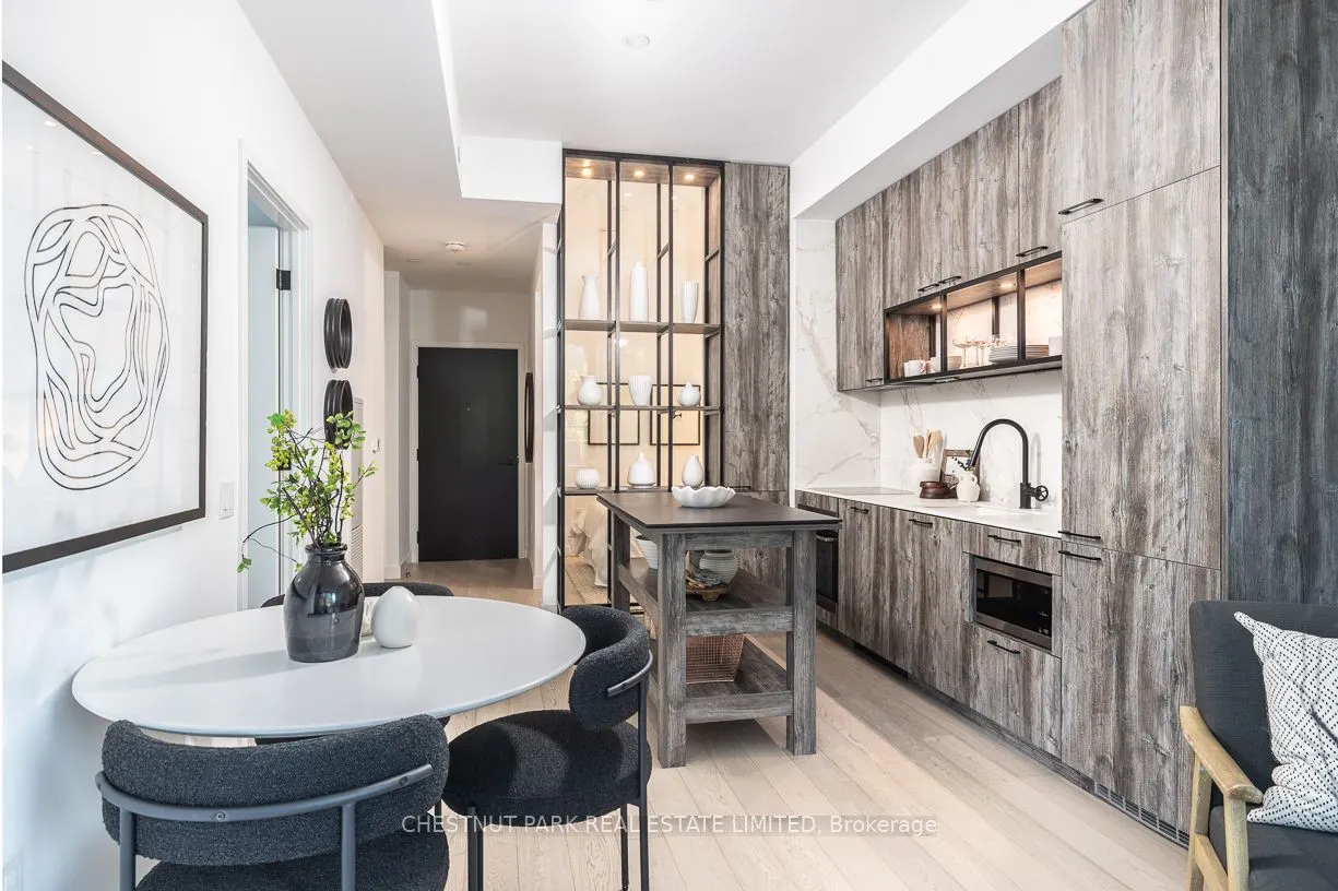 505 Richmond Street W #424