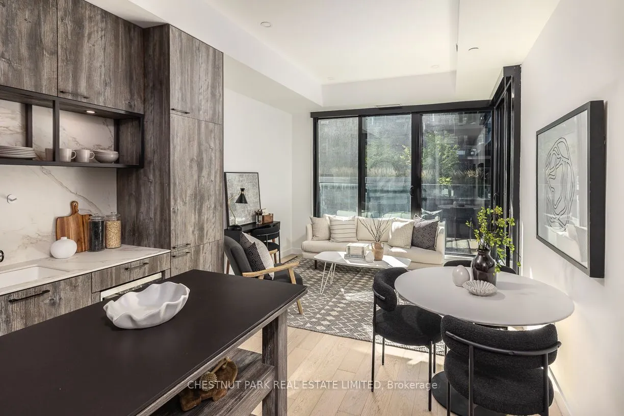 505 Richmond Street W #424