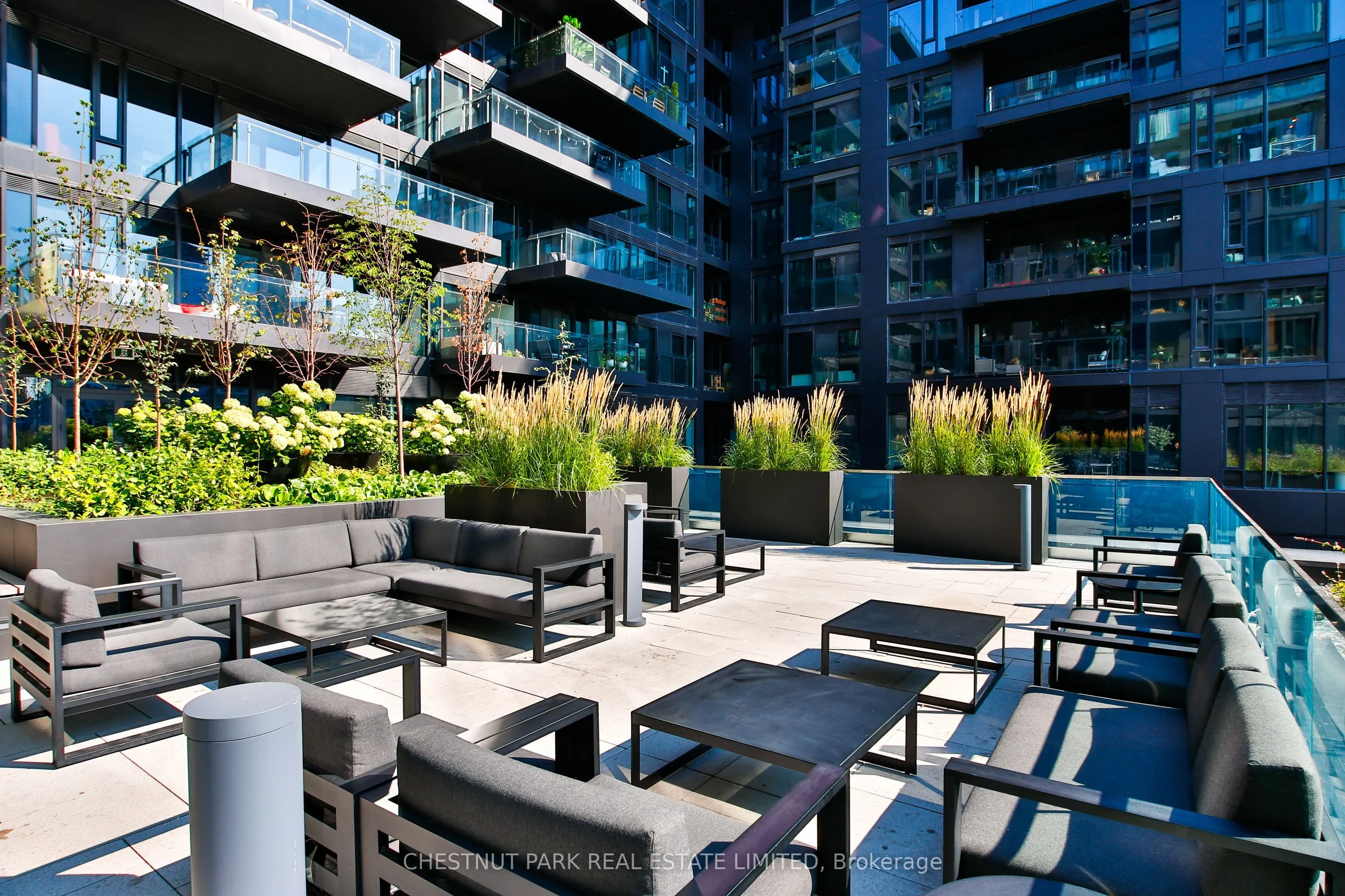 505 Richmond Street W #424