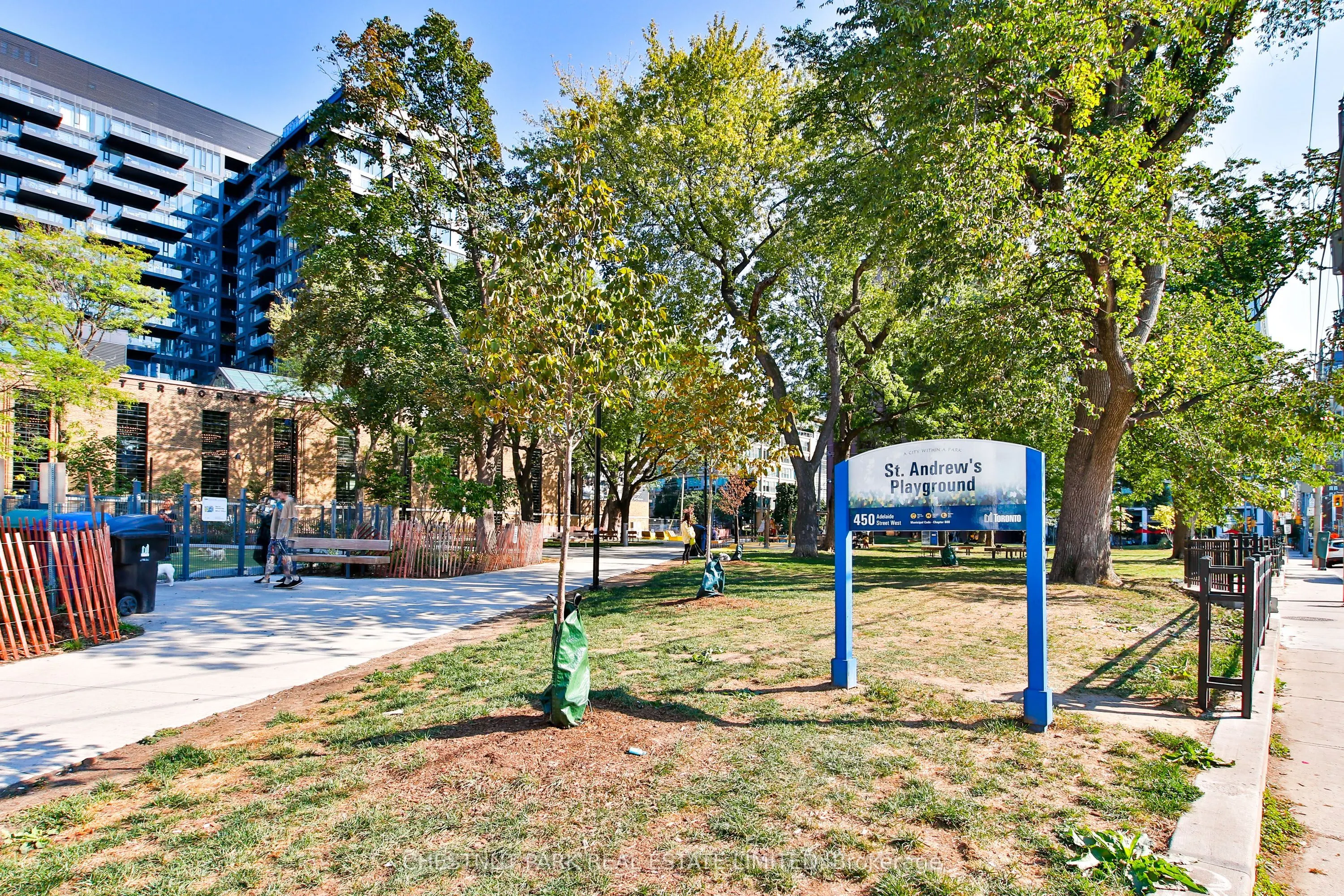 505 Richmond Street W #424