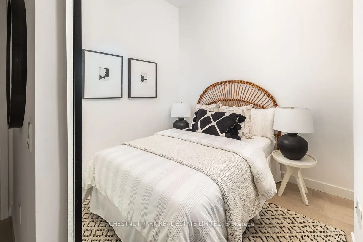 505 Richmond Street W #424