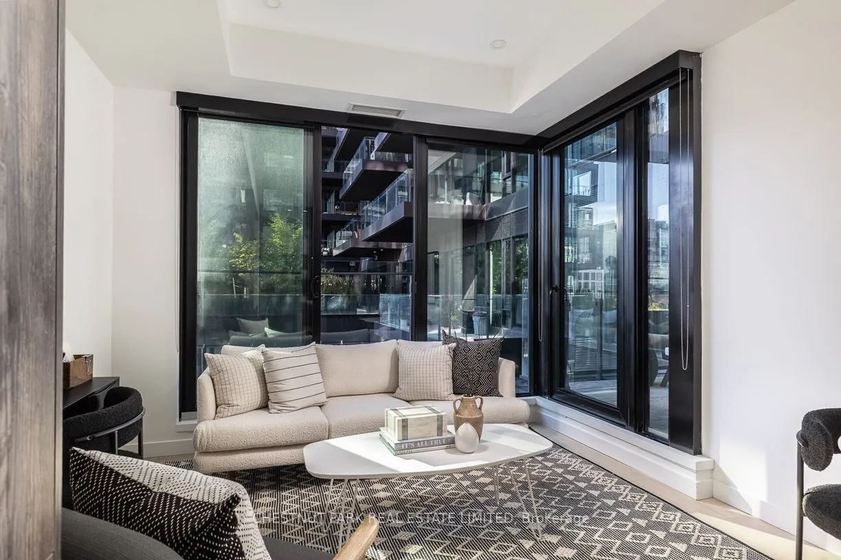 505 Richmond Street W #424