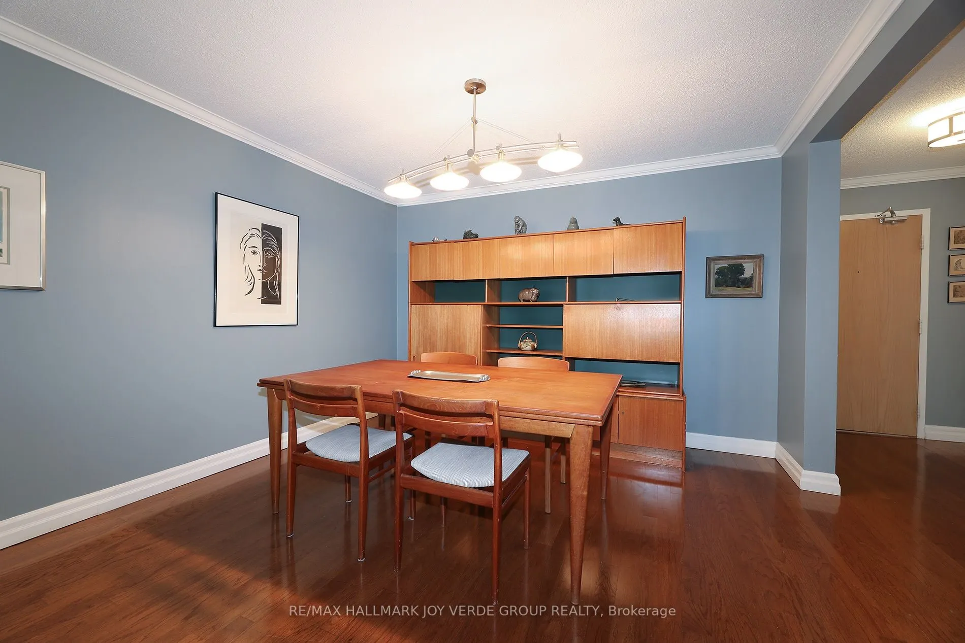 5 Kenneth Avenue #405