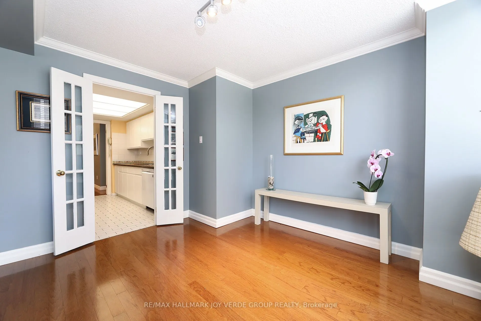 5 Kenneth Avenue #405