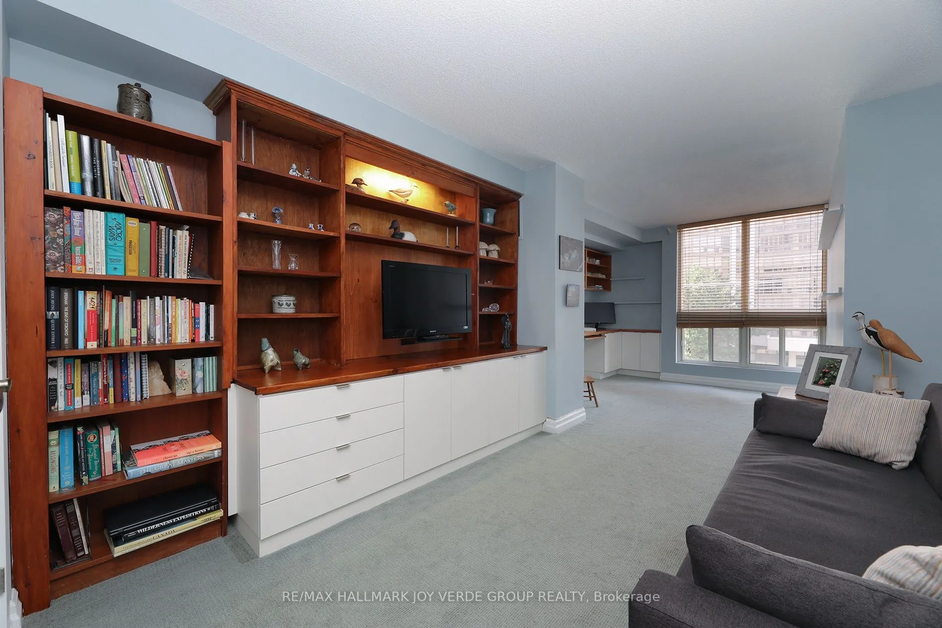 5 Kenneth Avenue #405