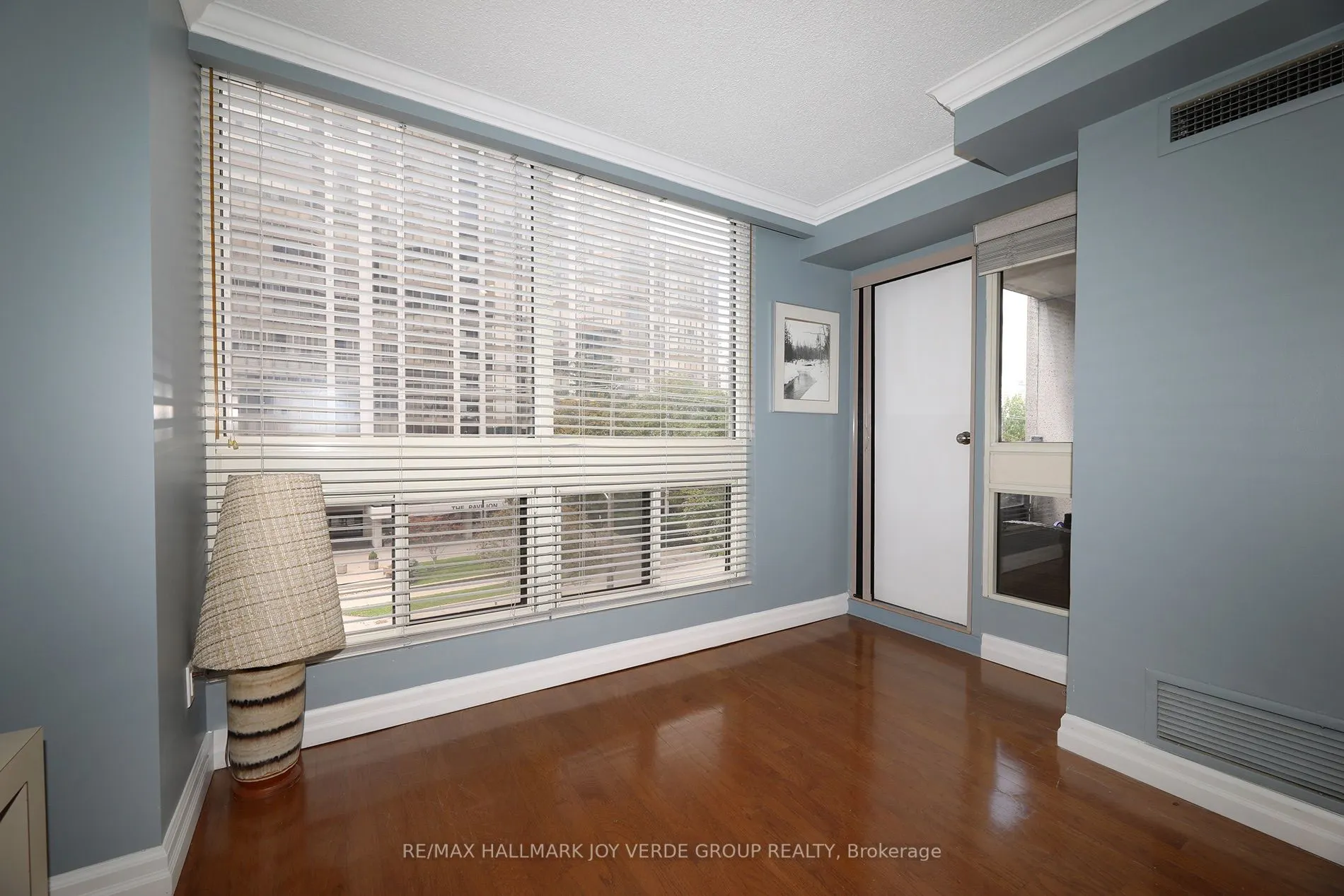 5 Kenneth Avenue #405